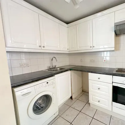 Image 3 - The Childcare Academy, Adelaide Street, Luton, LU1 5BD, United Kingdom - Apartment for rent