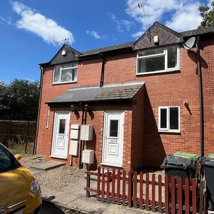 Rent this 2 bed townhouse on Chapel Fold in Leeds, LS6 3RG