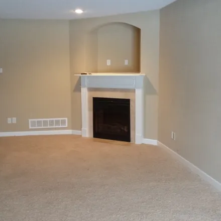 Image 4 - 810 SW Peach Tree Ln, Unit 810 - Townhouse for rent