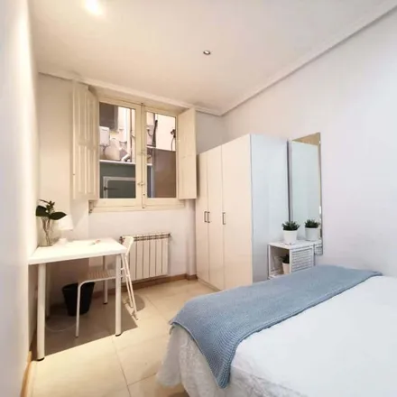 Rent this 4 bed room on Madrid in Calle de Velázquez, 119