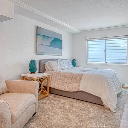 Rent this 3 bed apartment on 517 in 517 1/2 West Bay Avenue, Newport Beach