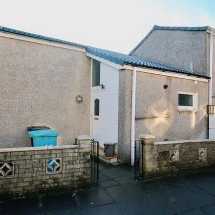 Rent this 3 bed townhouse on Lomond Place in Cumbernauld, G67 4JW