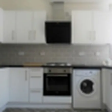 Rent this 4 bed apartment on Tesco car park in Gainsborough Road, London