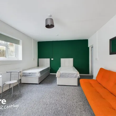 Rent this 1 bed apartment on 74 Crown Lane in London, N14 5EU