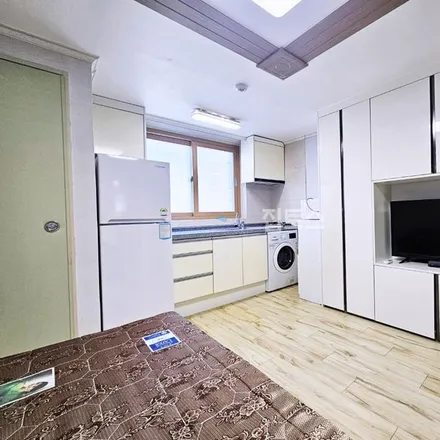 Rent this studio apartment on 부산광역시 수영구 광안동 112-2