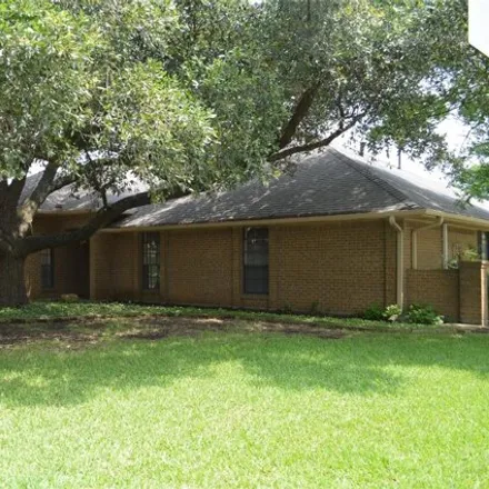 Image 1 - 390 Cardinal Creek Drive, Duncanville, TX 75137, USA - House for sale