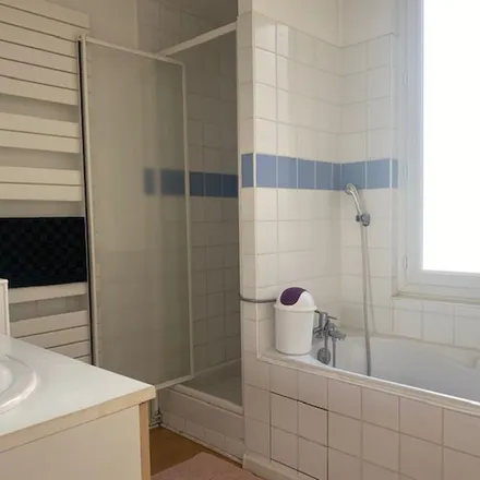 Rent this 2 bed apartment on 4 Rue de Cursol in 33000 Bordeaux, France