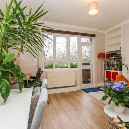 Rent this 2 bed apartment on 58 Grenville Road in London, N19 4EH