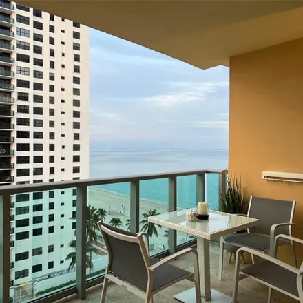 Image 1 - 302 Magnolia Terrace, Beverly Beach, Hollywood, FL 33019, USA - Condo for rent