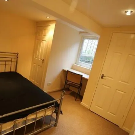 Rent this 4 bed townhouse on Lumley Avenue in Leeds, LS4 2LS