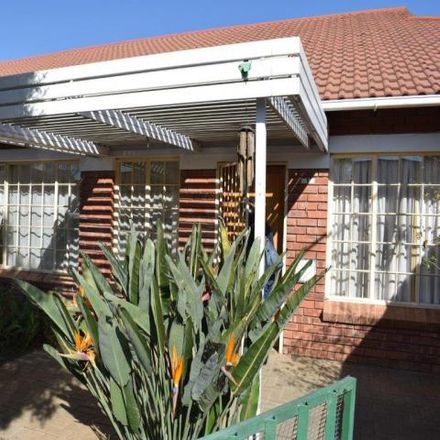 Rent this 2 bed townhouse on Main Post Office in Saint Andrews Street, Mangaung Ward 19
