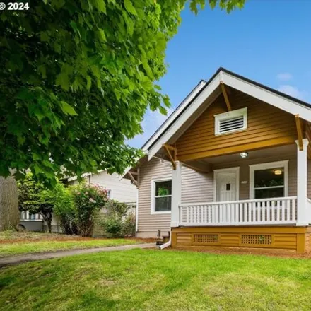 Buy this 2 bed house on 2803 Southeast 50th Avenue in Portland, OR 97206