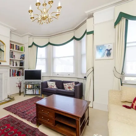 Rent this 3 bed apartment on Alwyne Road in London, SW19 7AA