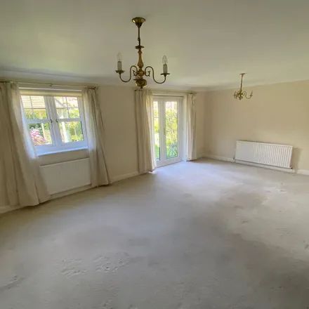 Image 7 - Clammer Hill Road, Haslemere, GU27 2DZ, United Kingdom - Apartment for rent