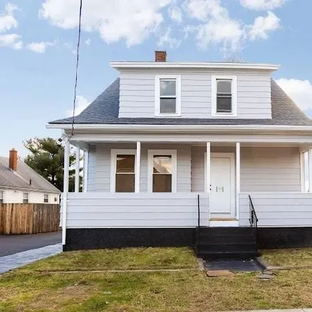 Rent this 3 bed house on 41 Laura Street in East Providence, RI 02914