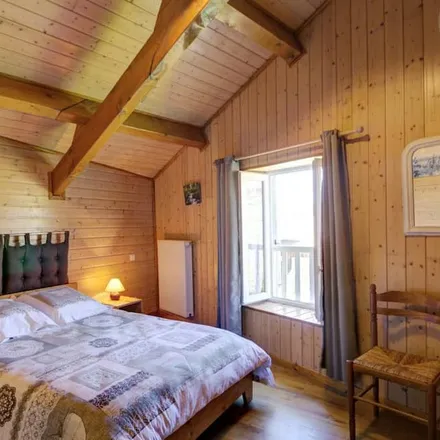 Rent this 4 bed townhouse on 42430 Saint-Romain-d'Urfé