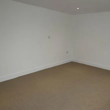 Image 4 - gillespies, 2 Gloucester Road North, Filton, BS7 0SF, United Kingdom - Apartment for rent