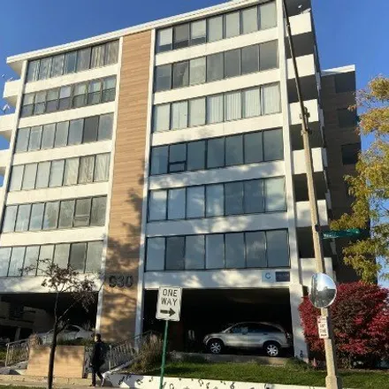 Rent this 2 bed apartment on 926 North Boulevard in Oak Park, IL 60301