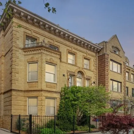 Buy this 2 bed condo on 4038 North Clarendon Avenue in Chicago, IL 60613