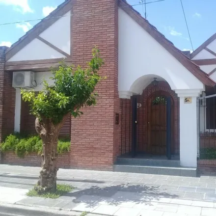 Buy this studio house on Cacique Namuncurá 1802 in Partido de Morón, El Palomar