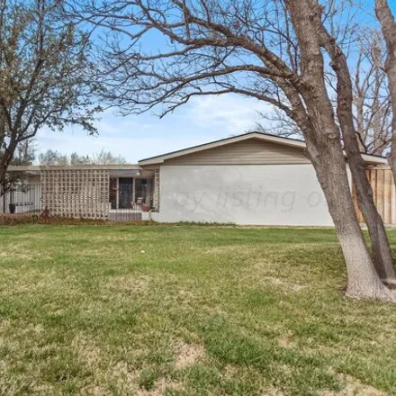 Buy this 4 bed house on 432 West Harvester Avenue in Pampa, TX 79065