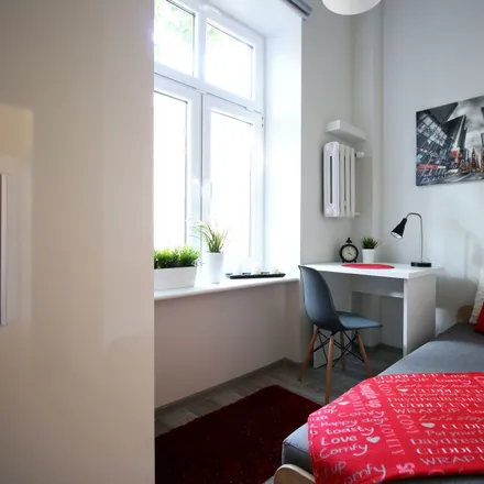 Rent this 8 bed room on Piotrkowska 215 in 90-451 Łódź, Poland