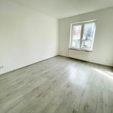 Image 7 - Rue de Fontaine-L'évêque, 6044 Charleroi, Belgium - Apartment for rent