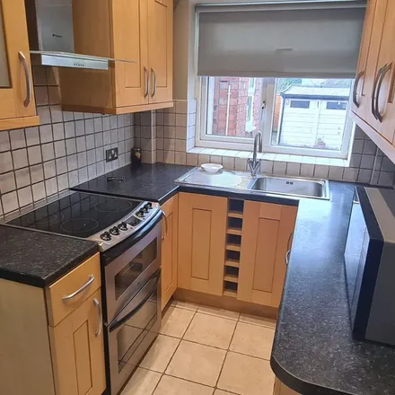 Rent this 3 bed apartment on Worlds End Lane in Harborne, B32 1JB