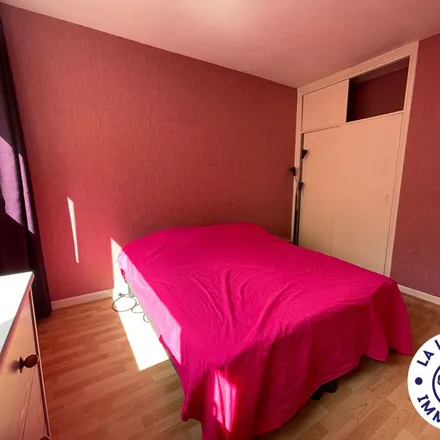 Rent this 3 bed apartment on 78 Rue Jean Sans Peur in 59000 Lille, France