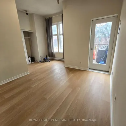 Image 7 - 556 Spadina Crescent, Old Toronto, ON M5S 2K2, Canada - Apartment for rent