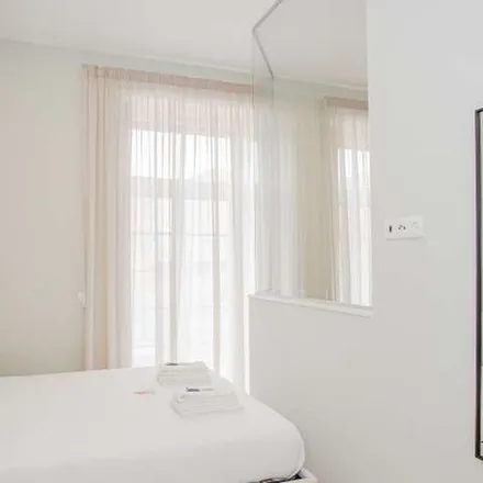 Rent this 1 bed apartment on Rua da Madeira in 4000-542 Porto, Portugal