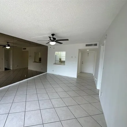Image 5 - 1734 Embassy Drive, West Palm Beach, FL 33401, USA - Condo for rent