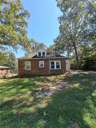 Image 2 - 384 Spring Street, Thomasville, NC 27360, USA - House for sale