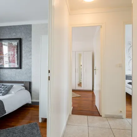 Rent this 3 bed apartment on Quai du Docteur Gailleton in 69002 Lyon, France