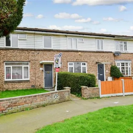 Buy this 3 bed townhouse on Lennon Crescent in Basildon, SS14 3TE