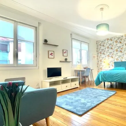 Rent this 6 bed room on Alameda Recalde / Recalde zumarkalea in 19, 48009 Bilbao
