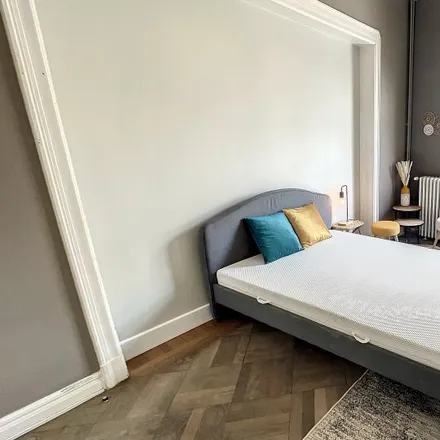 Rent this 5 bed room on محلات بيع الجملة in Rue Limnander - Limnanderstraat, 1070 Anderlecht