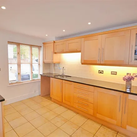 Image 3 - Grange Close, Winchester, SO23 9RS, United Kingdom - Apartment for rent