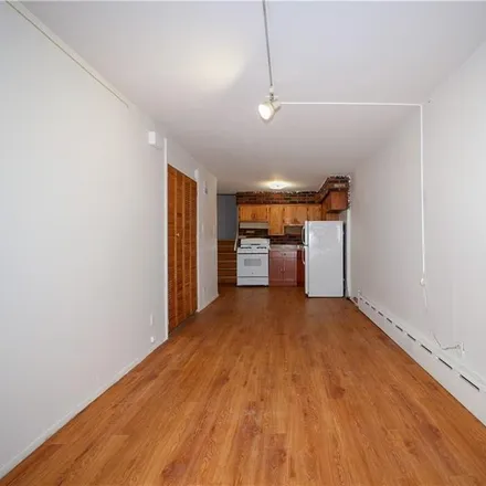 Image 4 - 2111 Cropsey Avenue, New York, NY 11214, USA - Townhouse for sale