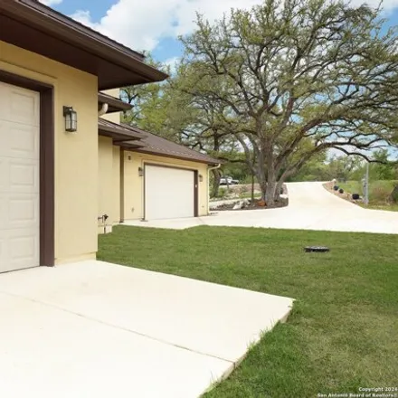 Image 7 - 5600 Dry Comal Drive, Comal County, TX 78132, USA - House for sale