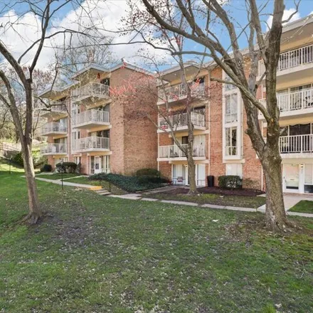 Buy this 1 bed condo on 5778 Indian Court in Huntington, VA 22303