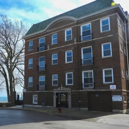 Rent this 3 bed apartment on 1057 West Pratt Boulevard in Chicago, IL 60626