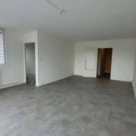Rent this 5 bed apartment on École primaire privée Notre-Dame de Lourdes in 105 Avenue Jean Jaurès, 59790 Ronchin