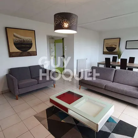 Rent this 3 bed apartment on Place de l'Église in 33400 Talence, France