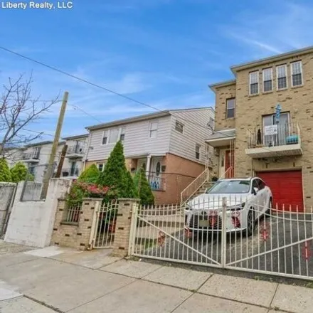 Rent this 3 bed house on 9 Halleck Street in Newark, NJ 07104