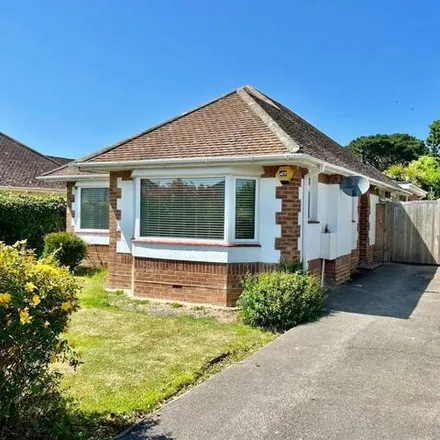 Buy this 3 bed house on 18 Park Road in Milford on Sea, SO41 0QU