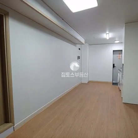 Rent this studio apartment on 서울특별시 관악구 봉천동 918-4