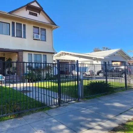 Buy this 14 bed house on 339 North L Street in Dinuba, CA 93618