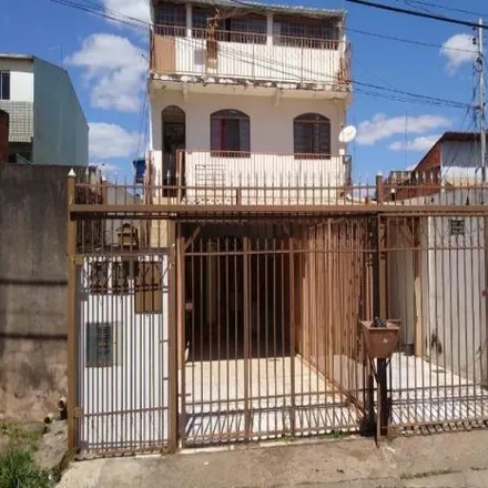 Buy this 5 bed house on QS 12 8A e 8B in Colônia Agrícola Sucupira, Riacho Fundo - Federal District