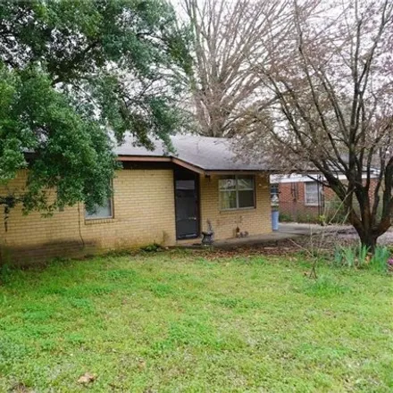 Buy this 3 bed house on 1002 Harris Drive in Alma, AR 72921